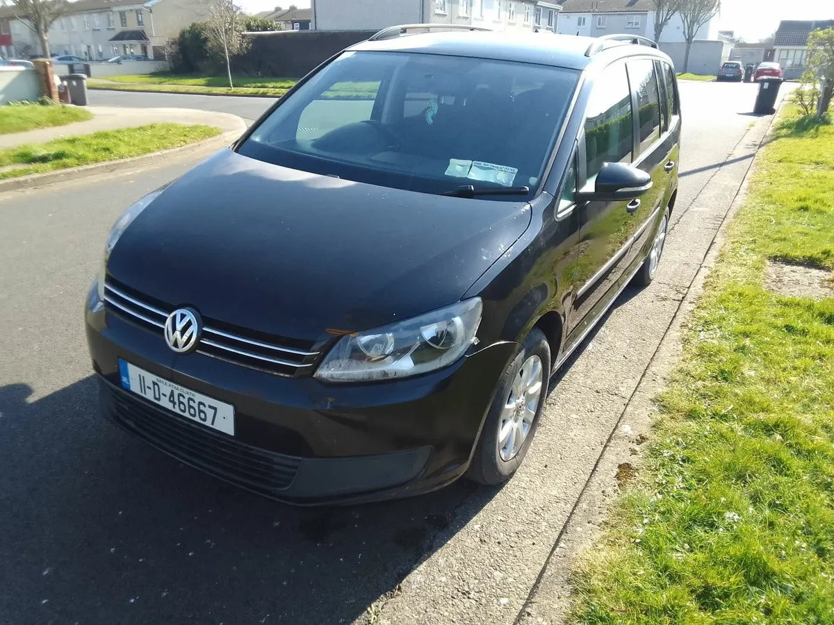 Volkswagen Touran 2011 - Image 2