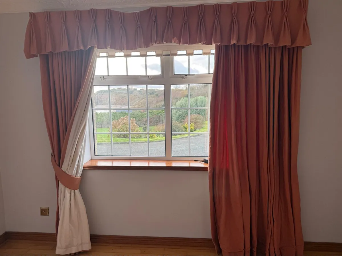 Curtains - Image 3