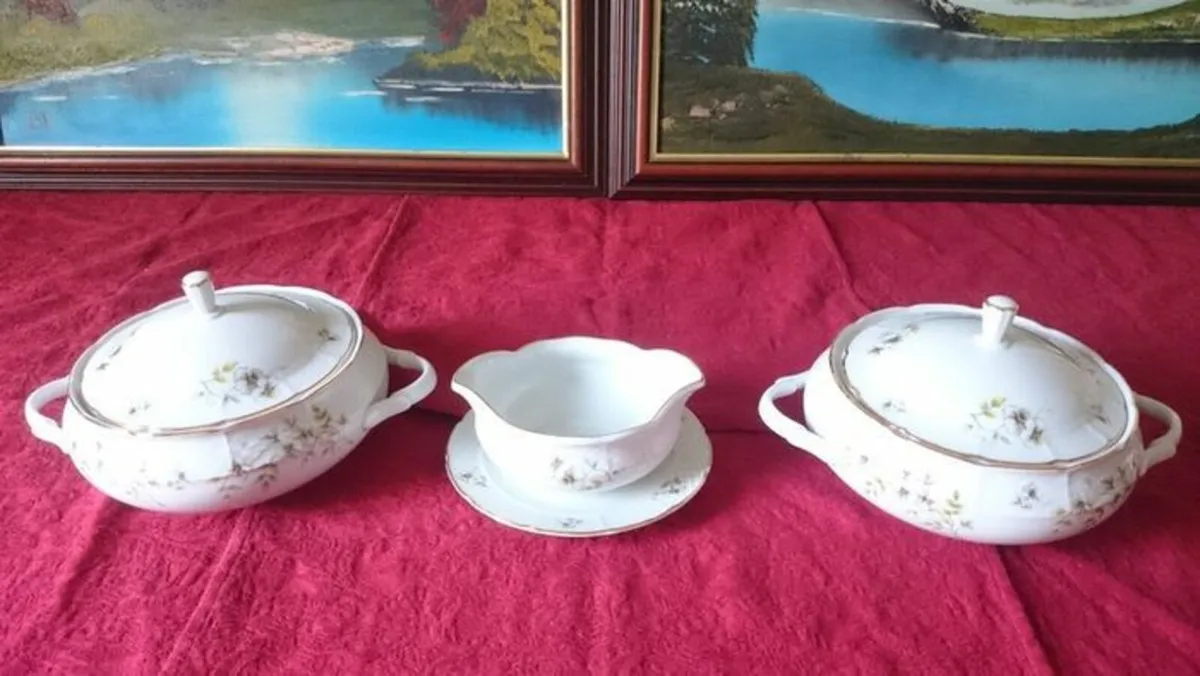 TK Thun Czechoslovakia 2 Tureens & Gravy Boat Set - Image 4