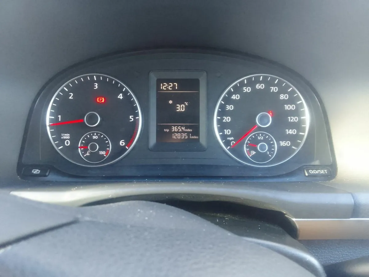 Volkswagen Touran 2011 - Image 4