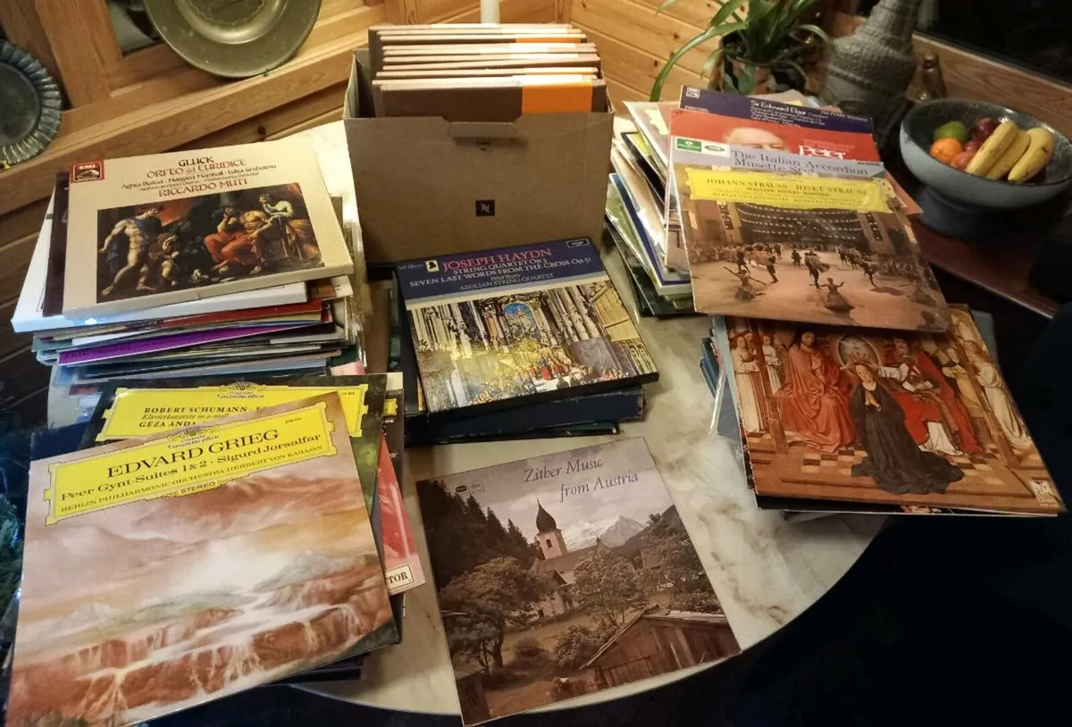 270 mint condition LPs, mainly classical,  D18 - Image 1