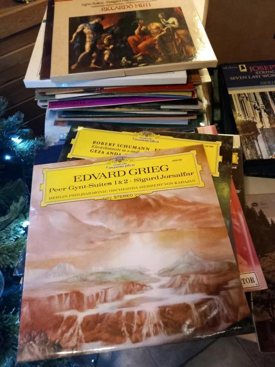 270 mint condition LPs, mainly classical,  D18 - Image 2