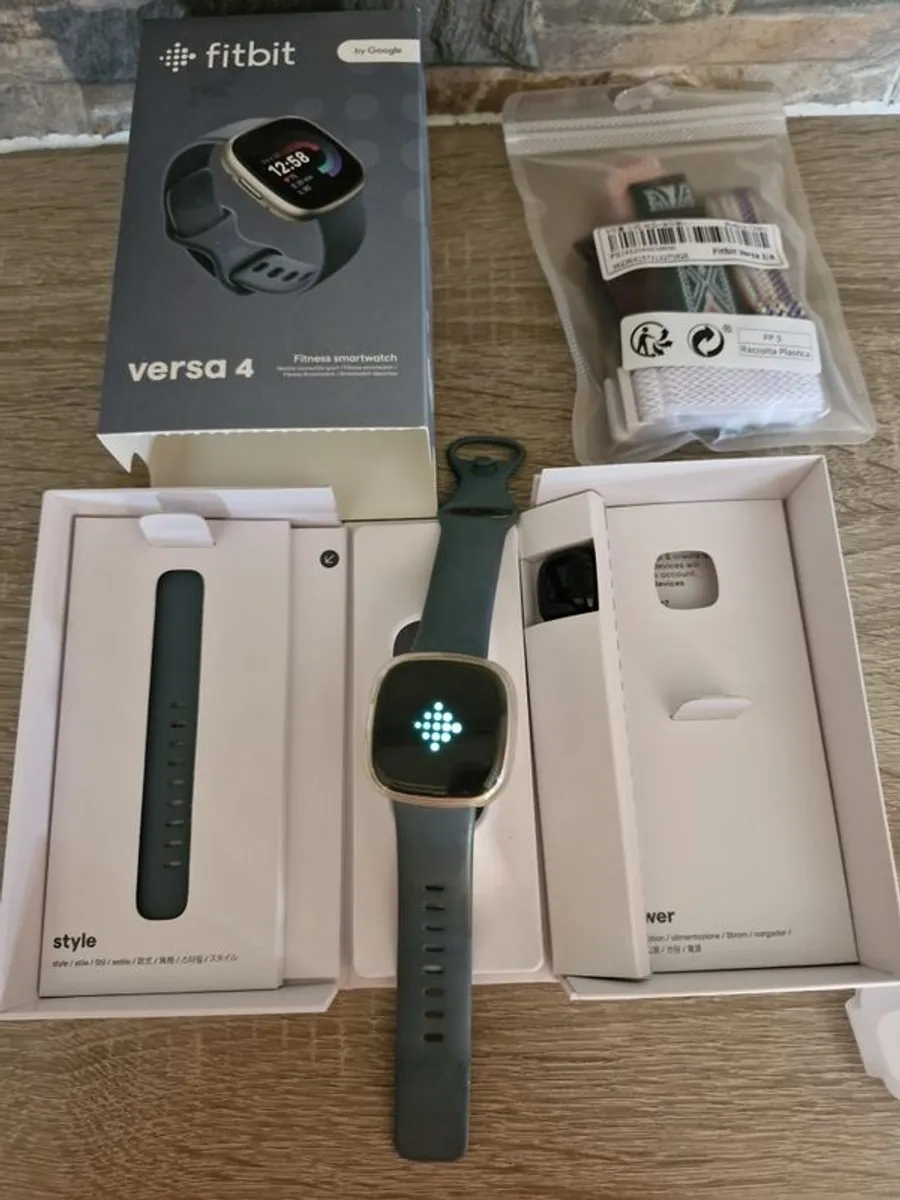 Fitbit versa 4 - Image 1