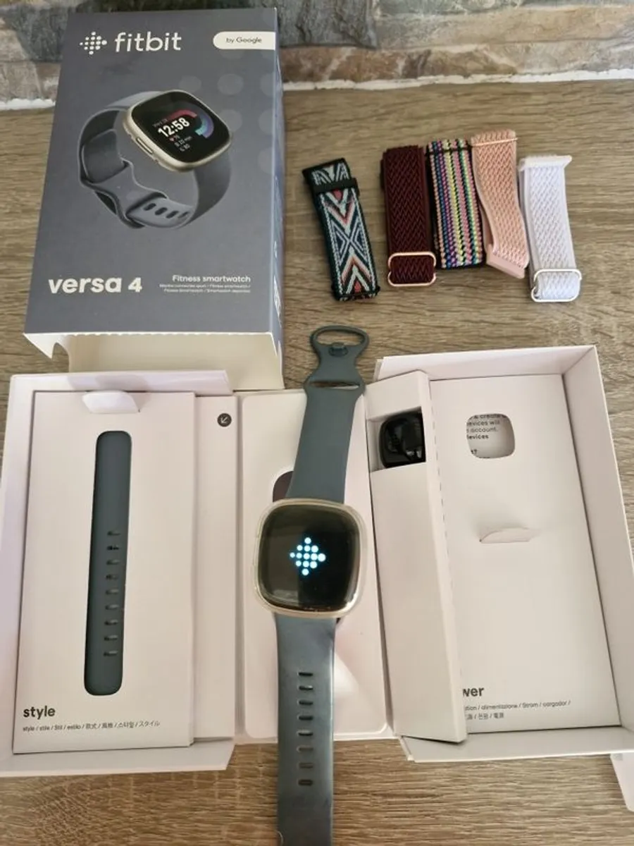 Fitbit versa 4 - Image 2