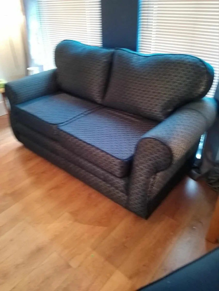 3 & 2.5 seater navy silver suite / couch - Image 1