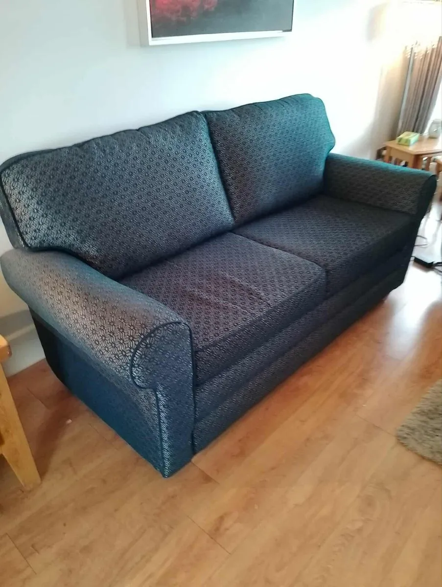 3 & 2.5 seater navy silver suite / couch - Image 2