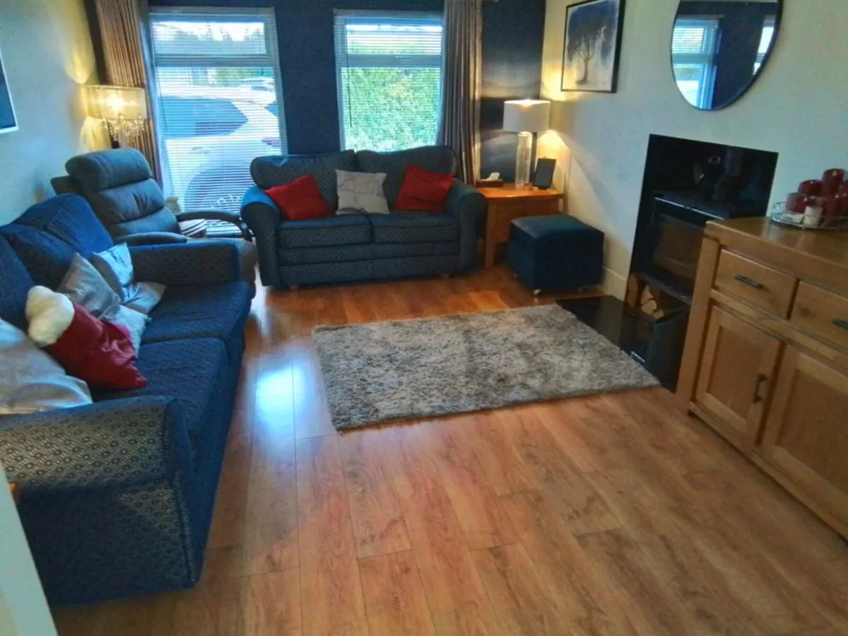 3 & 2.5 seater navy silver suite / couch - Image 4