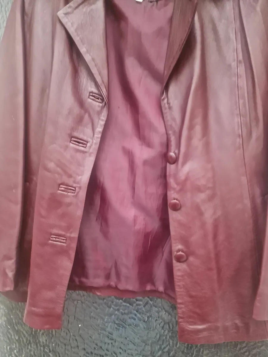 Ladies leather jacket. - Image 1