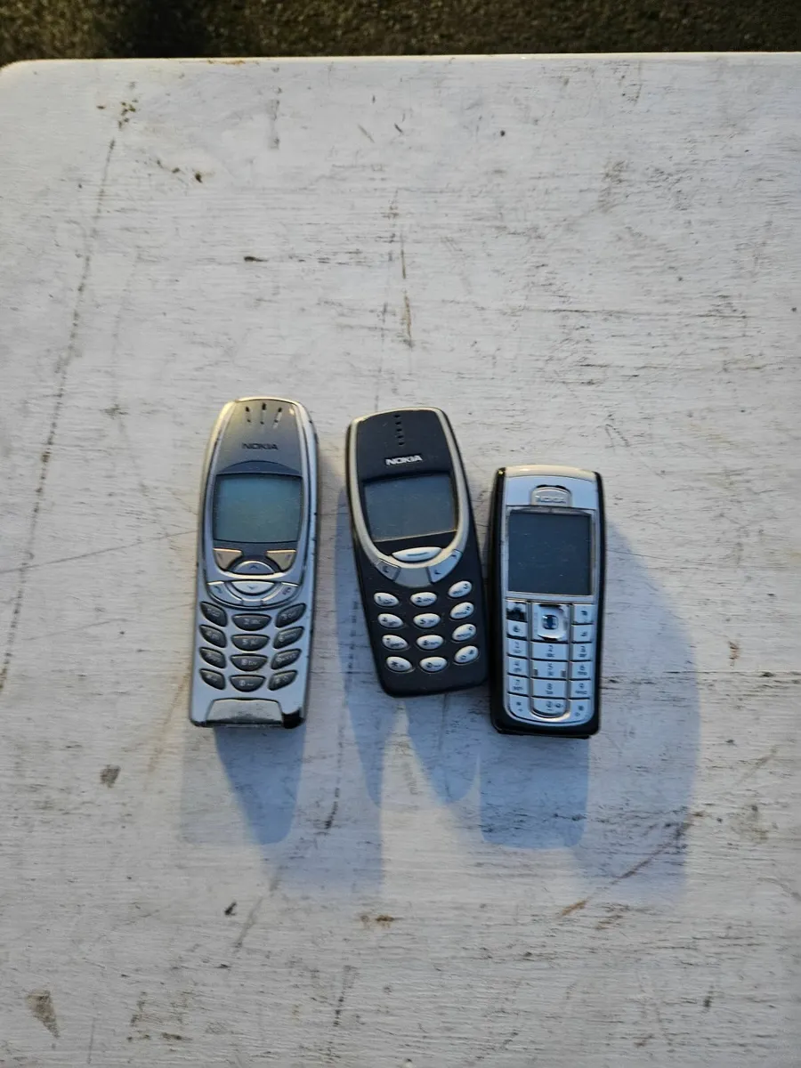 Mobile Phones x 3 - Image 1