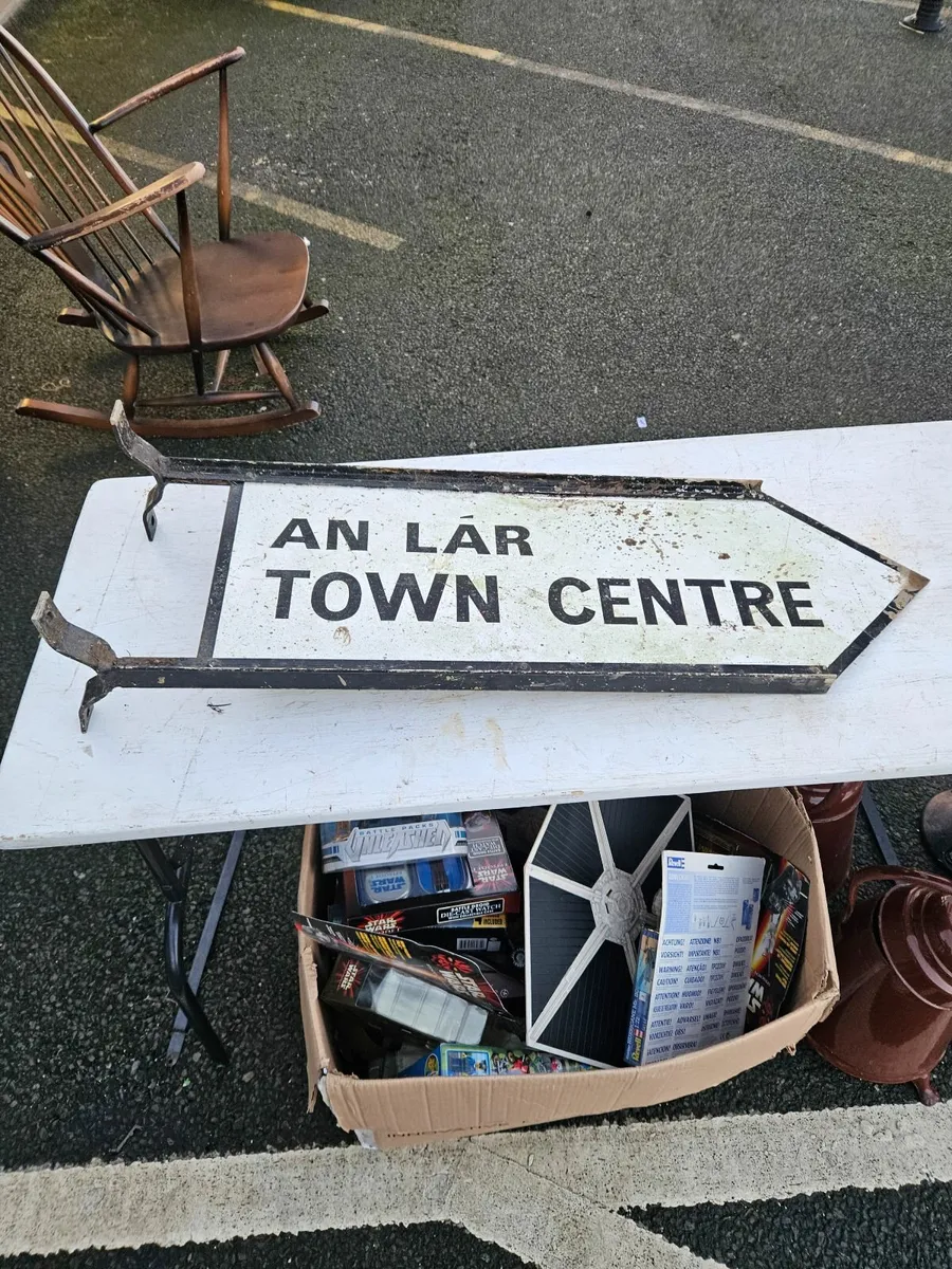 Road Sign Town Centre - Image 1