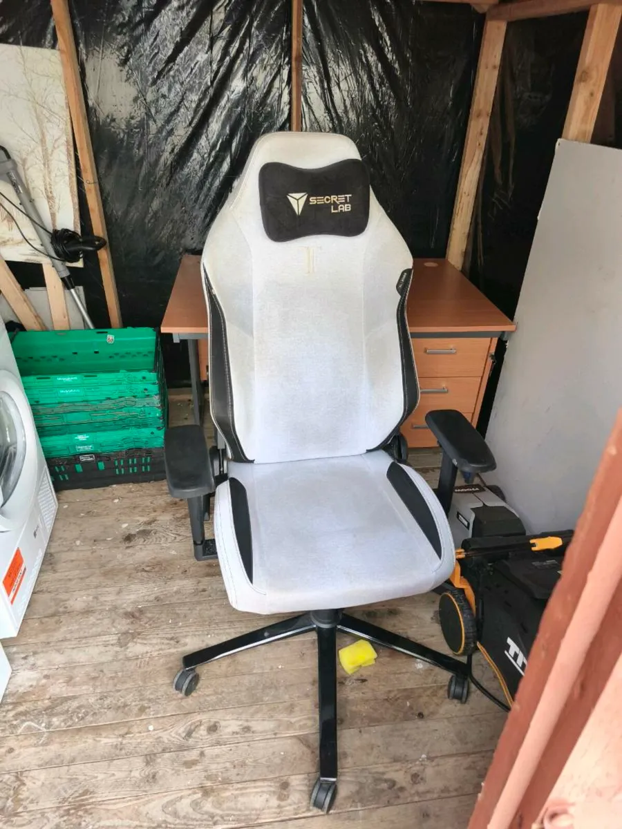 Desk and chair - Image 3