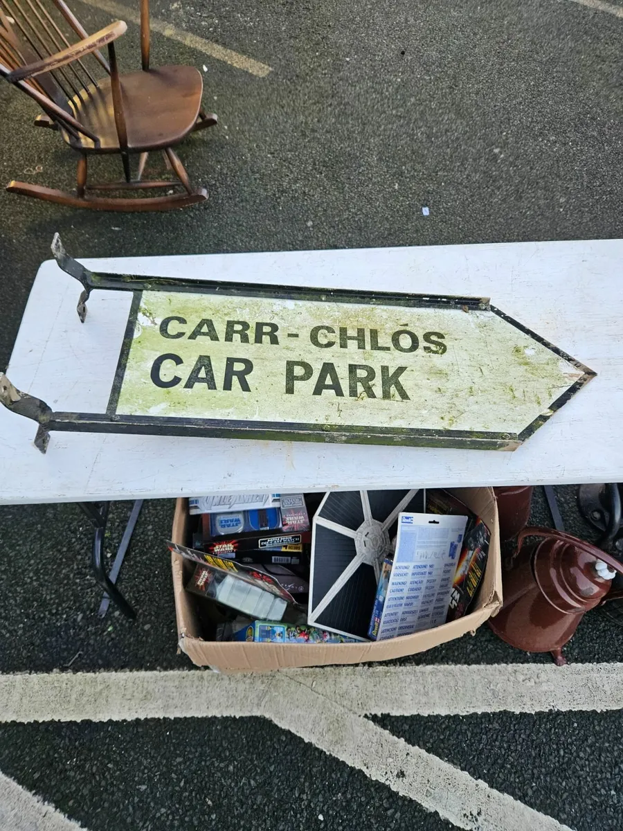 Road Sign Car Park - Image 1