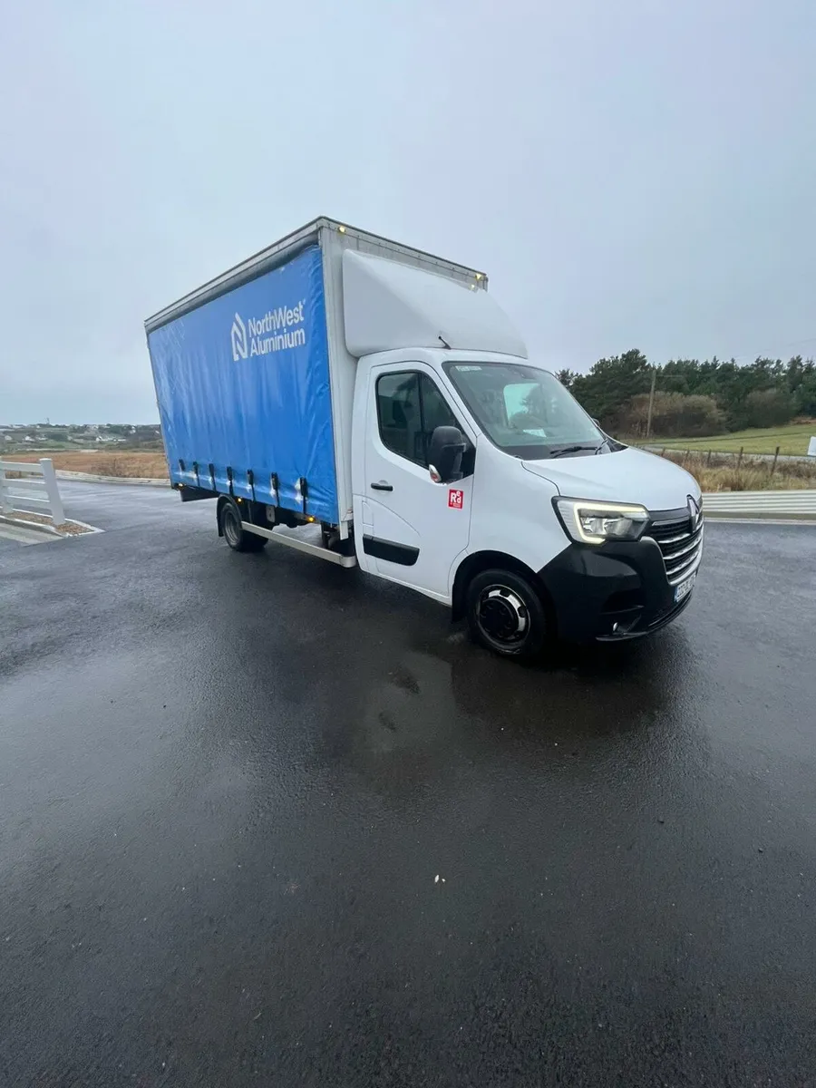 2022 renault master twin wheel curtinside - Image 1