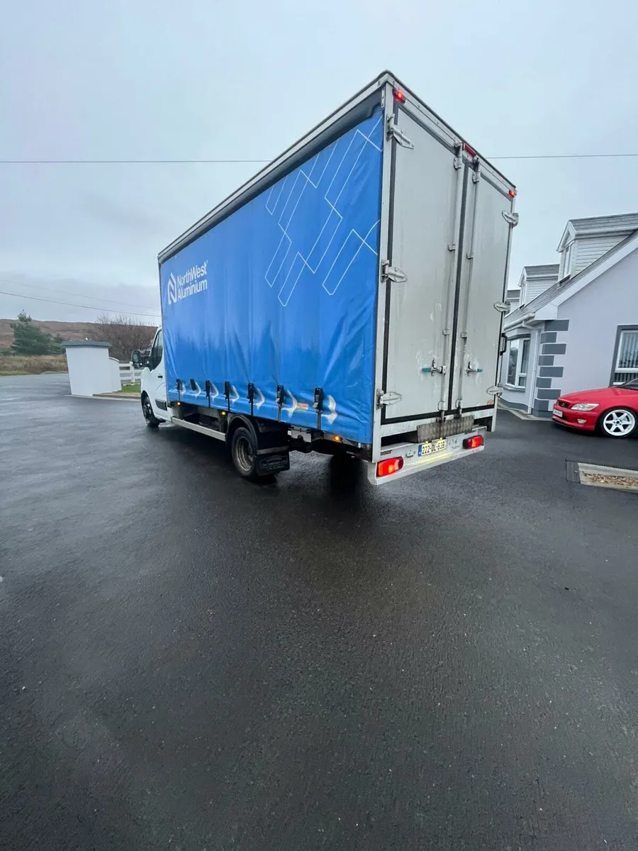 2022 renault master twin wheel curtinside - Image 4