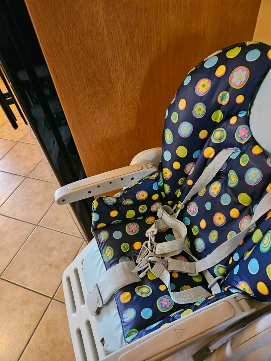 Baby feeding chair - Image 1