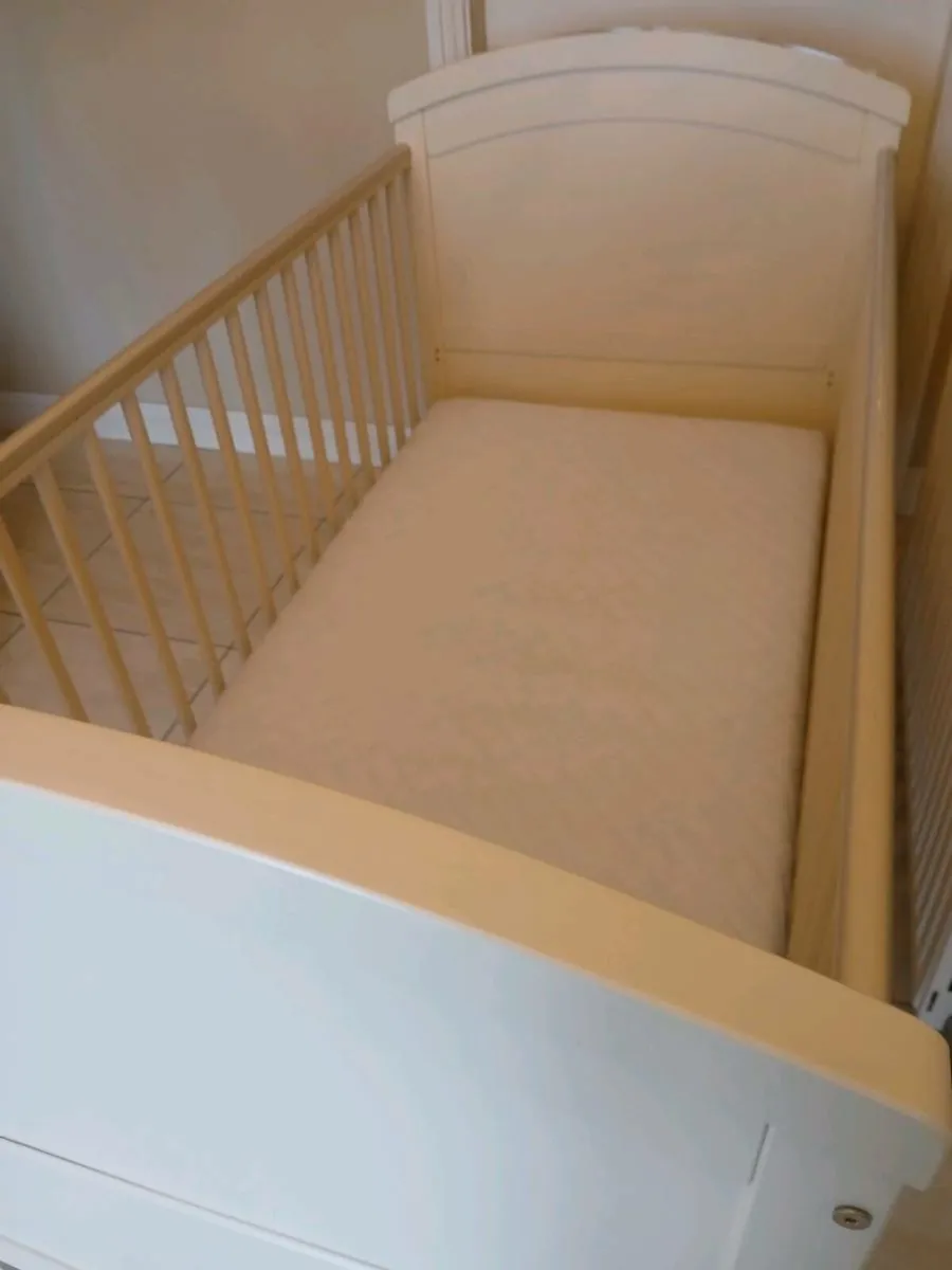 Baby elegance cot bed...140 x 70 + mattress. - Image 4