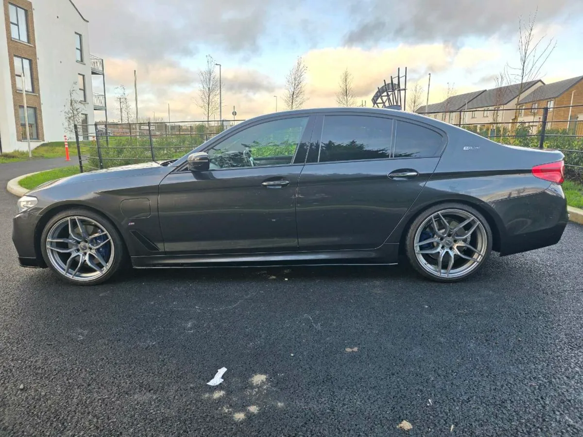 BMW 5 series 530e - Image 3