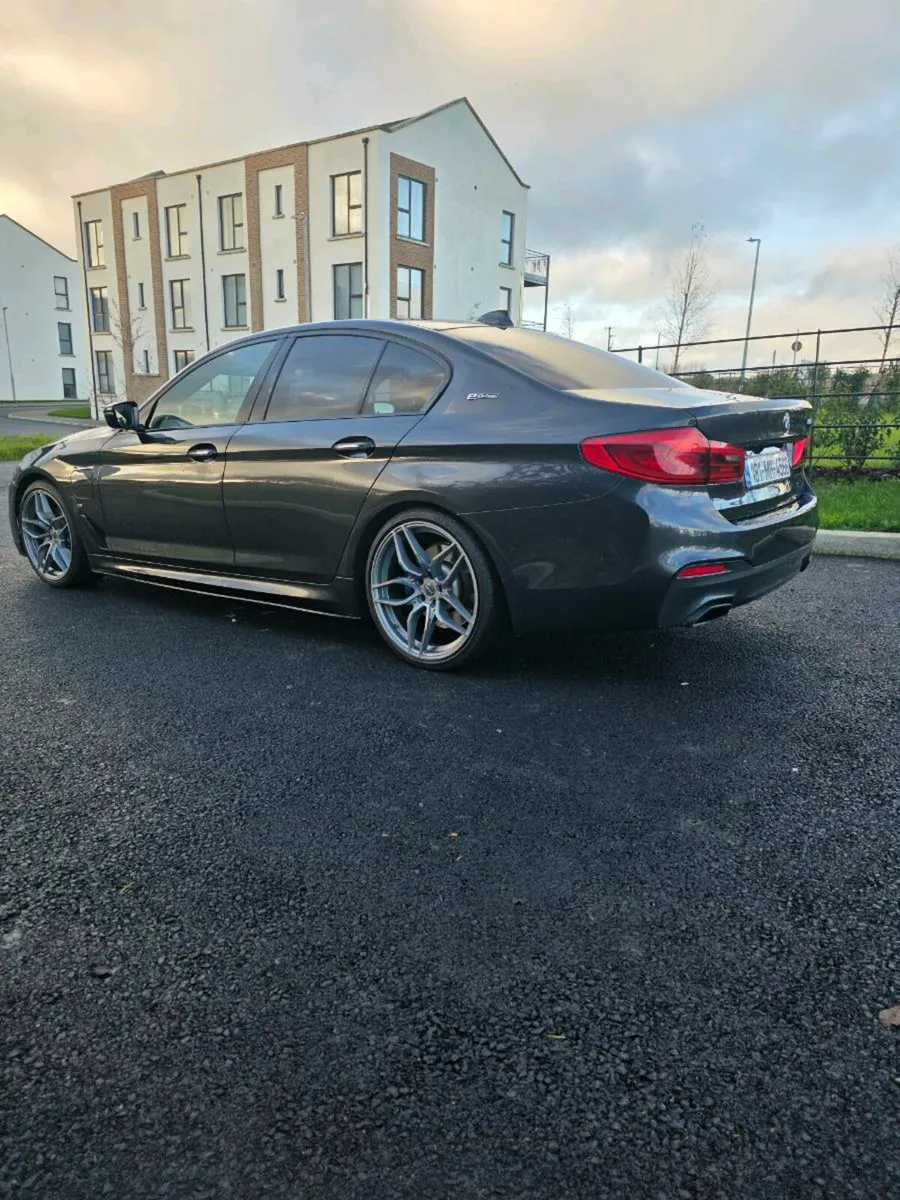 BMW 5 series 530e - Image 4