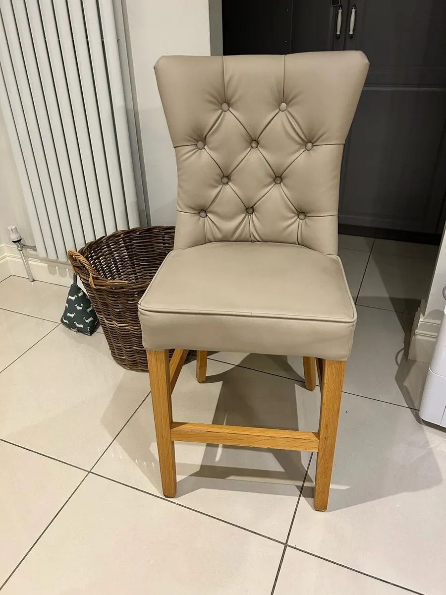 Island chairs - Image 1