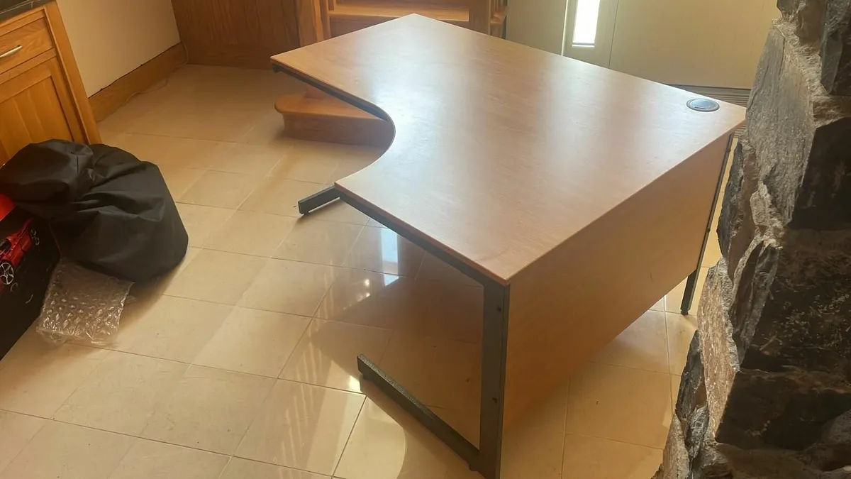 Corner Desk - Image 1