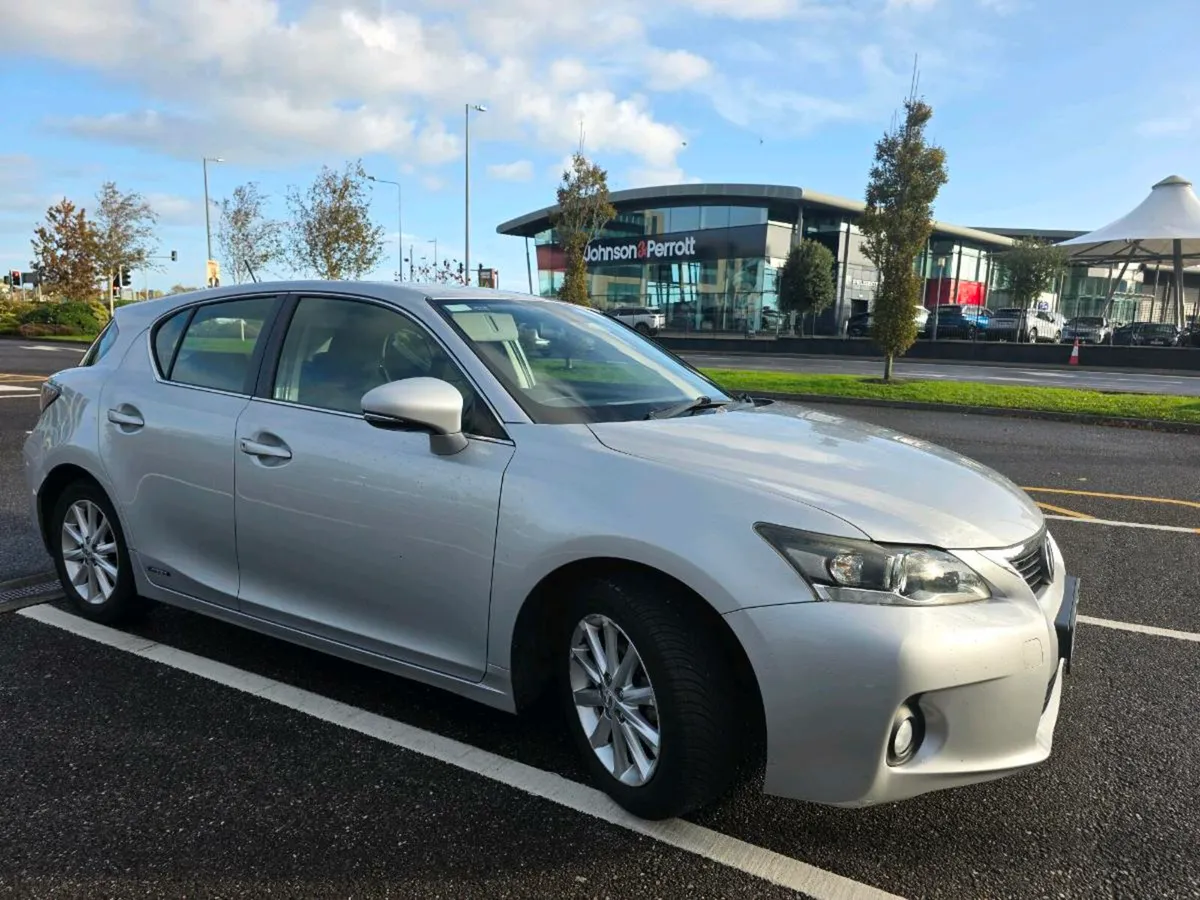 Lexus ct200h 1.8 hybrid Automatic - Image 3