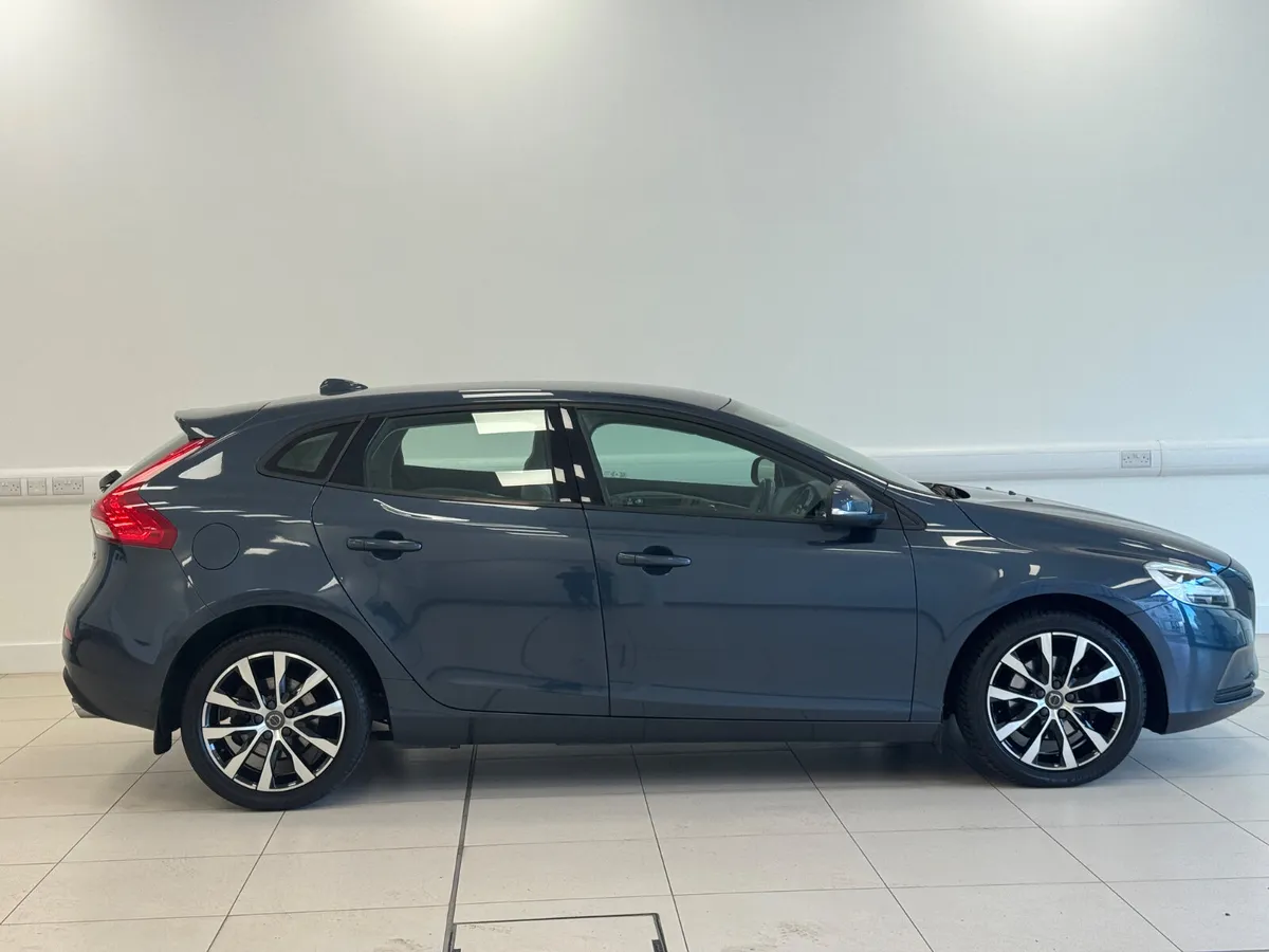 Volvo V40 2019 - Image 3