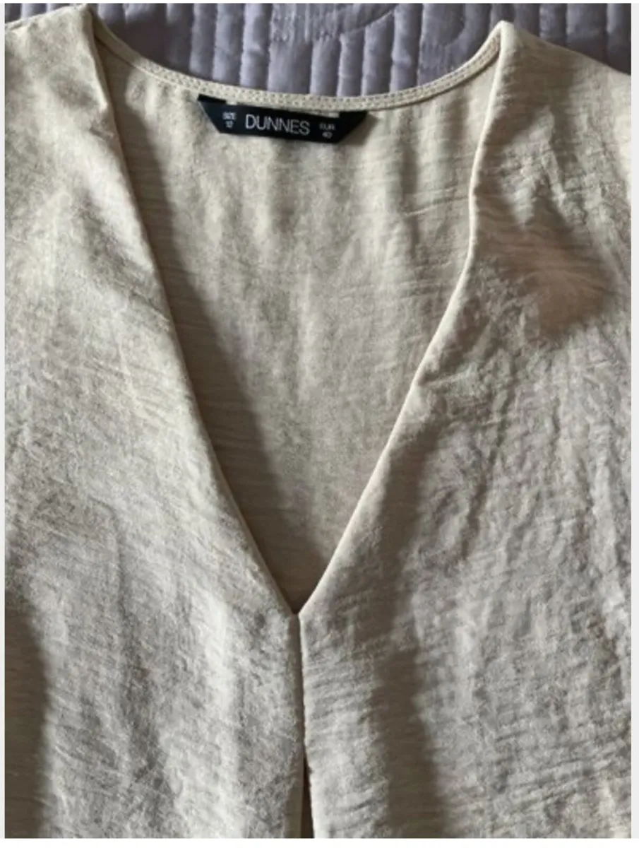 Dunnes sleeveless top size 12 - Image 2