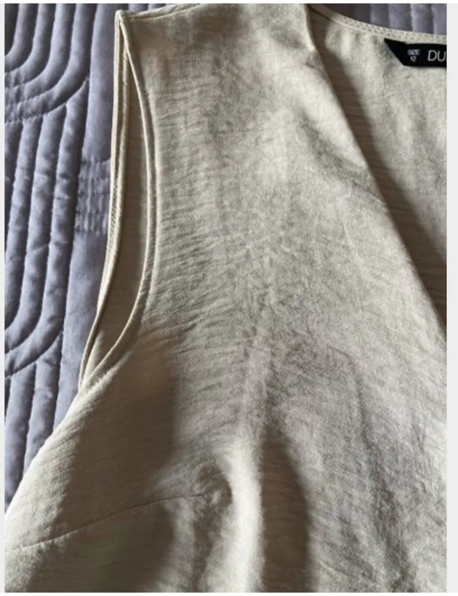 Dunnes sleeveless top size 12 - Image 3