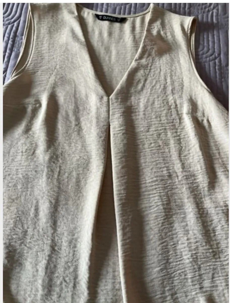 Dunnes sleeveless top size 12 - Image 4