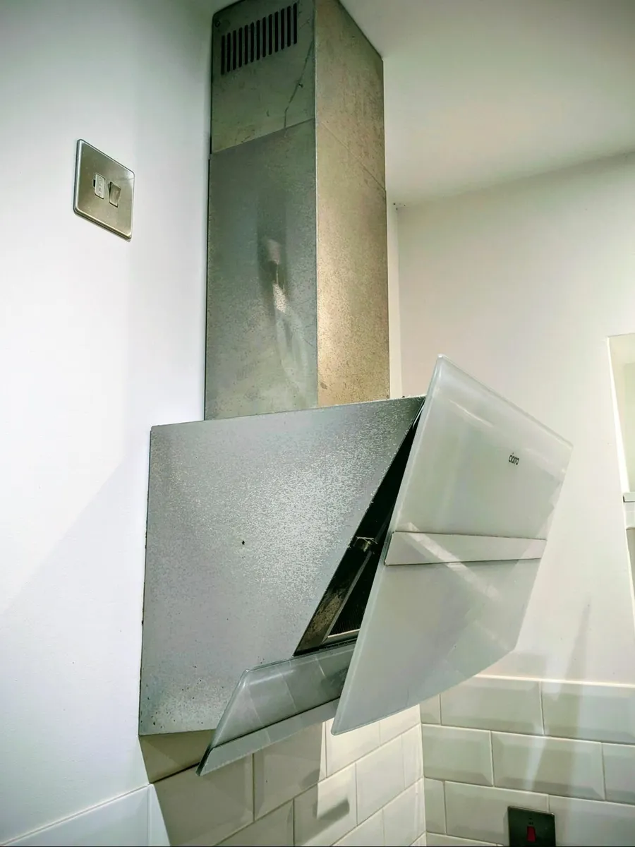 Ciarra Angled Glass Extractor Hood - Image 2