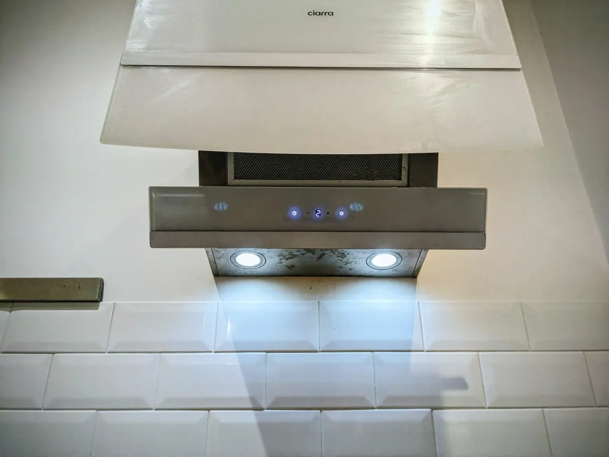Ciarra Angled Glass Extractor Hood - Image 4