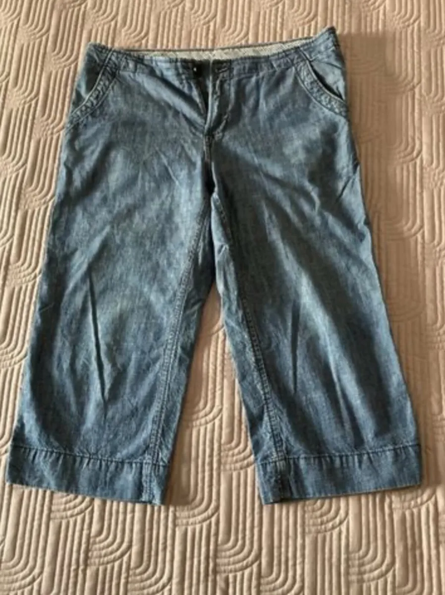M&S Three Quarter length trousers Size 14 - Image 1