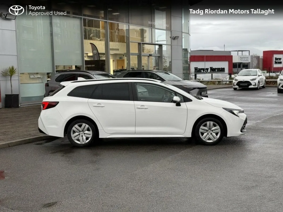 Toyota Corolla HYBRID VAN - Image 3