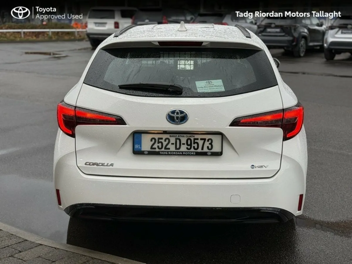 Toyota Corolla HYBRID VAN - Image 4