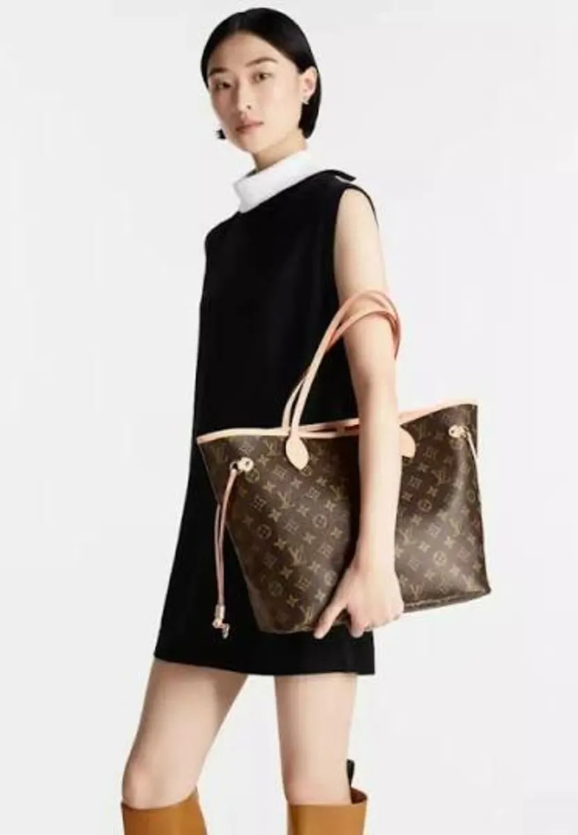Louis Vuitton Neverfull Bag in MM Size - Image 1