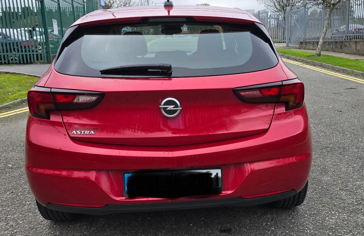 Opel Astra 2020 - Image 2