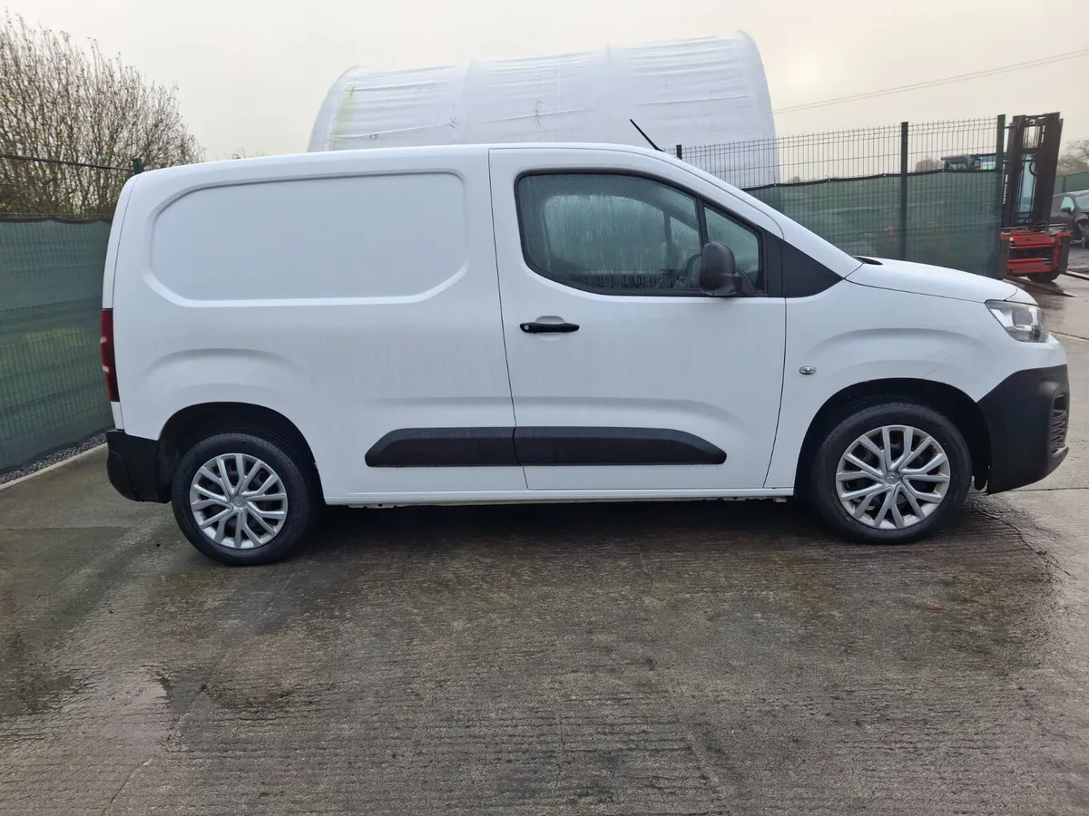 211 Citroen Berlingo  1.5 Diesel - Image 4