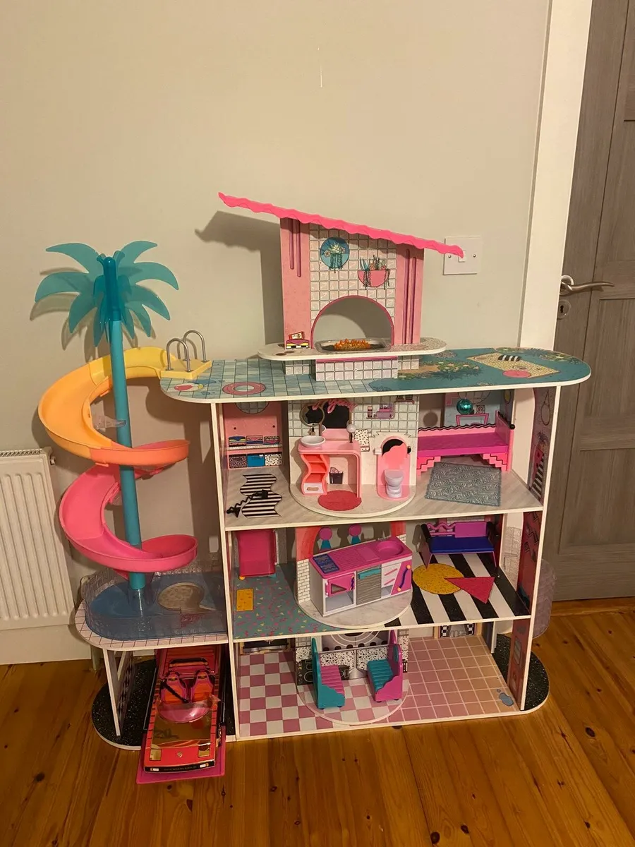 Kids doll  house,s - Image 1