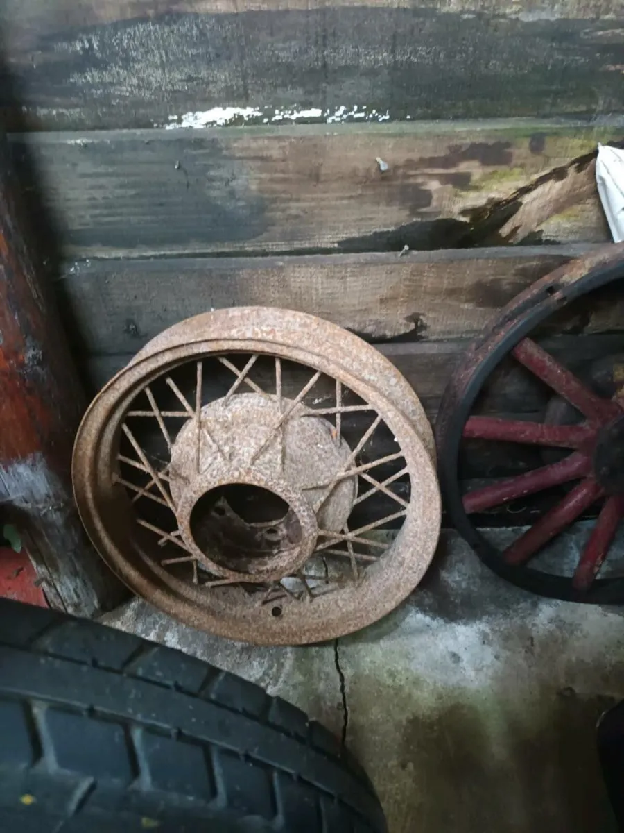 Vintage V8 Wheel - Image 2
