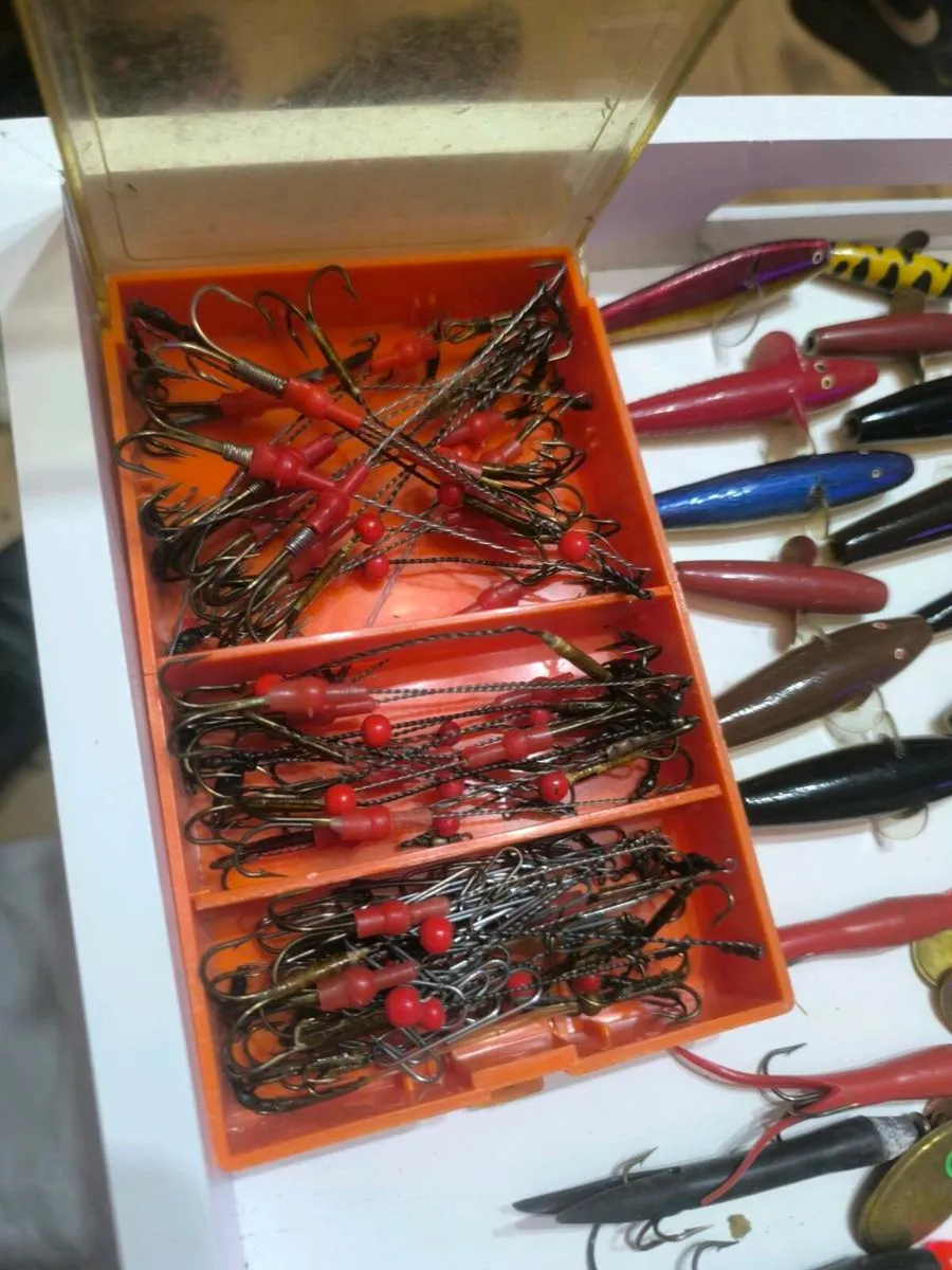 60+ vintage lures, Devon minnows, flying Cs - Image 2