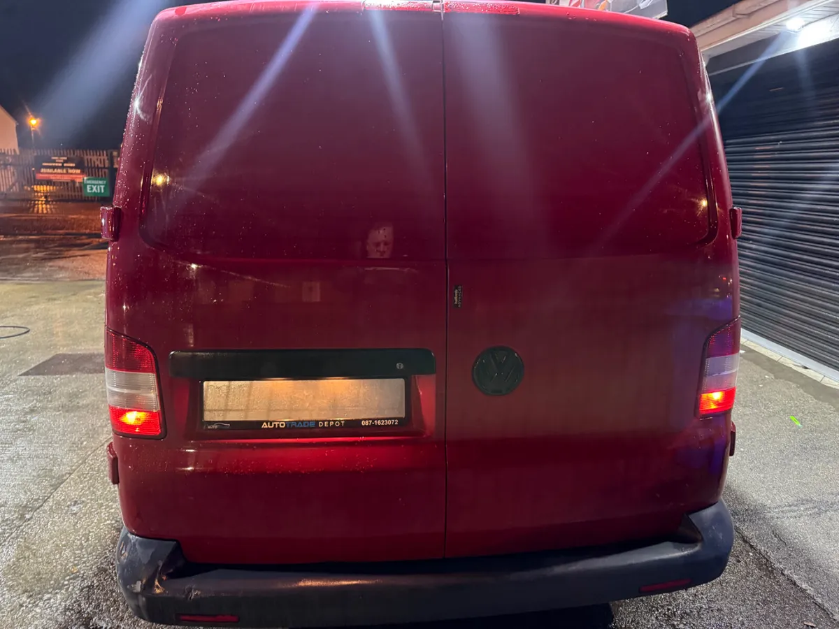 VW TRANSPORTER DAY VAN - Image 3
