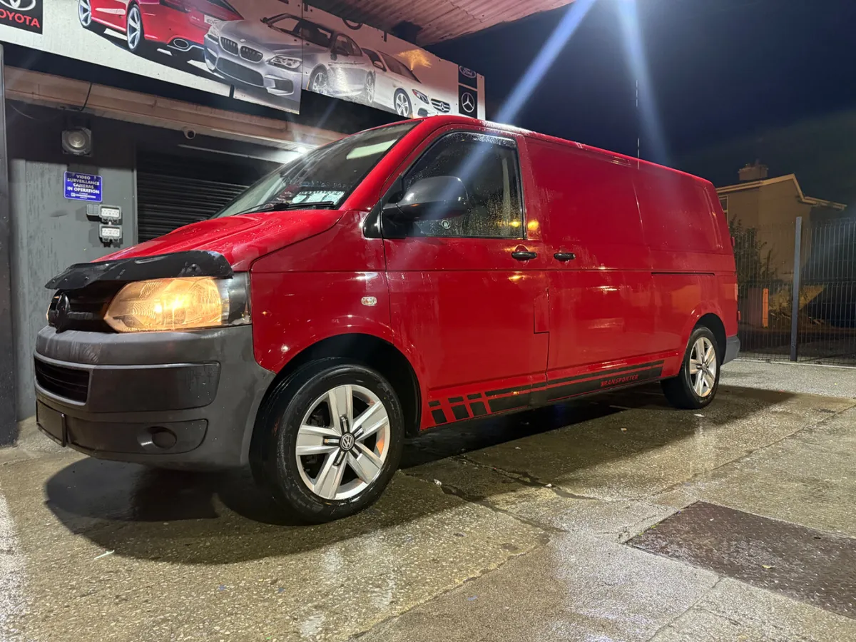 VW TRANSPORTER DAY VAN - Image 1