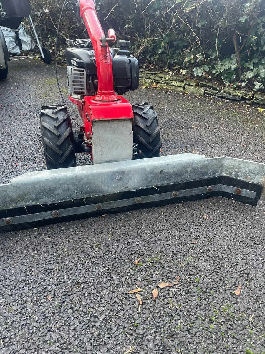 Motorised yard scraper - Image 2