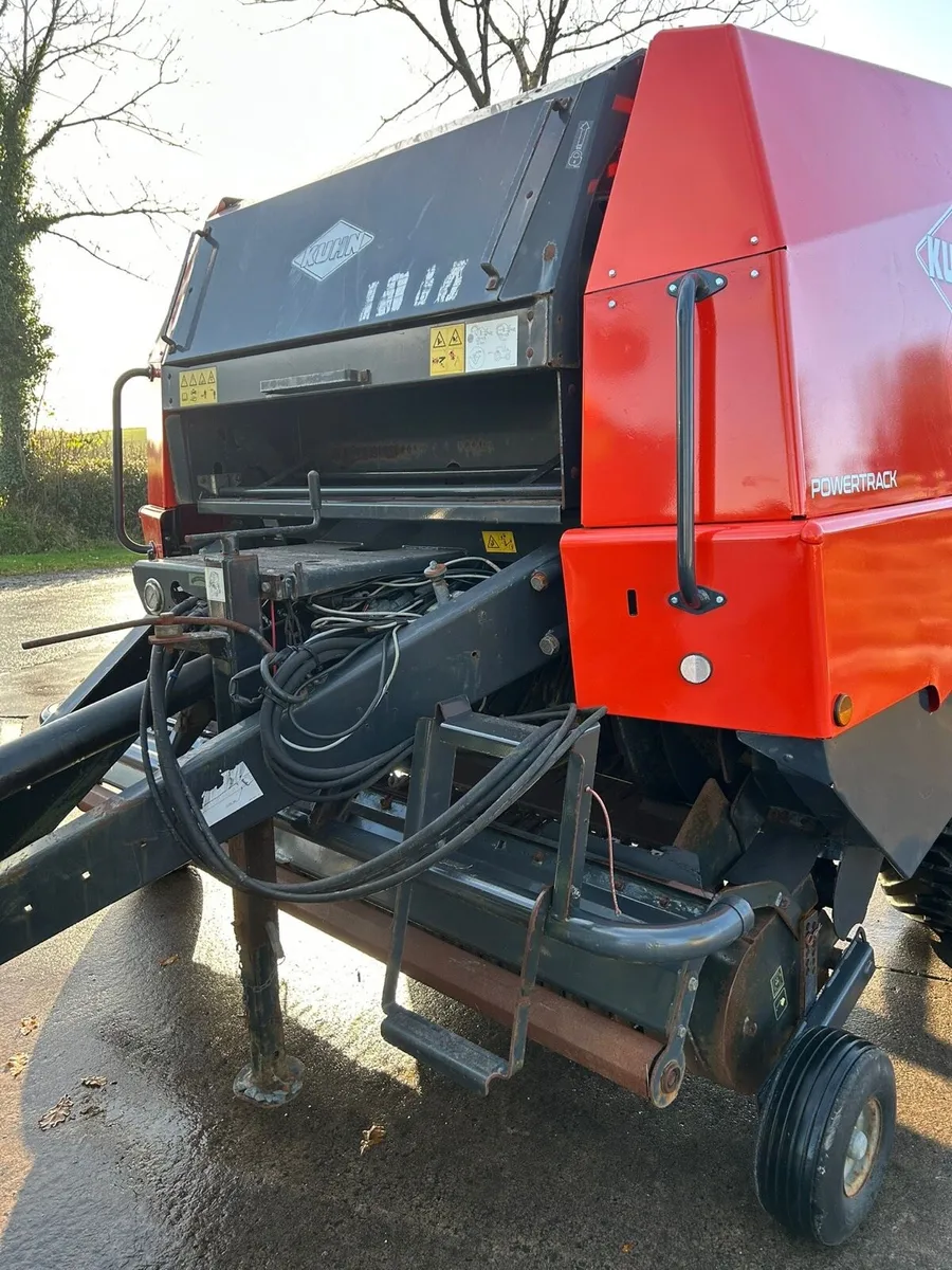 Kuhn 2135 baler - Image 2