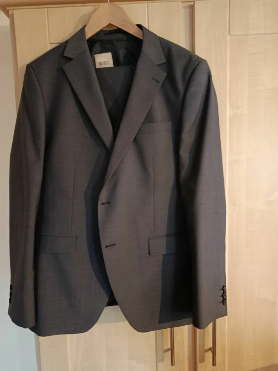 Benetti 3 Part siute new product - Image 1