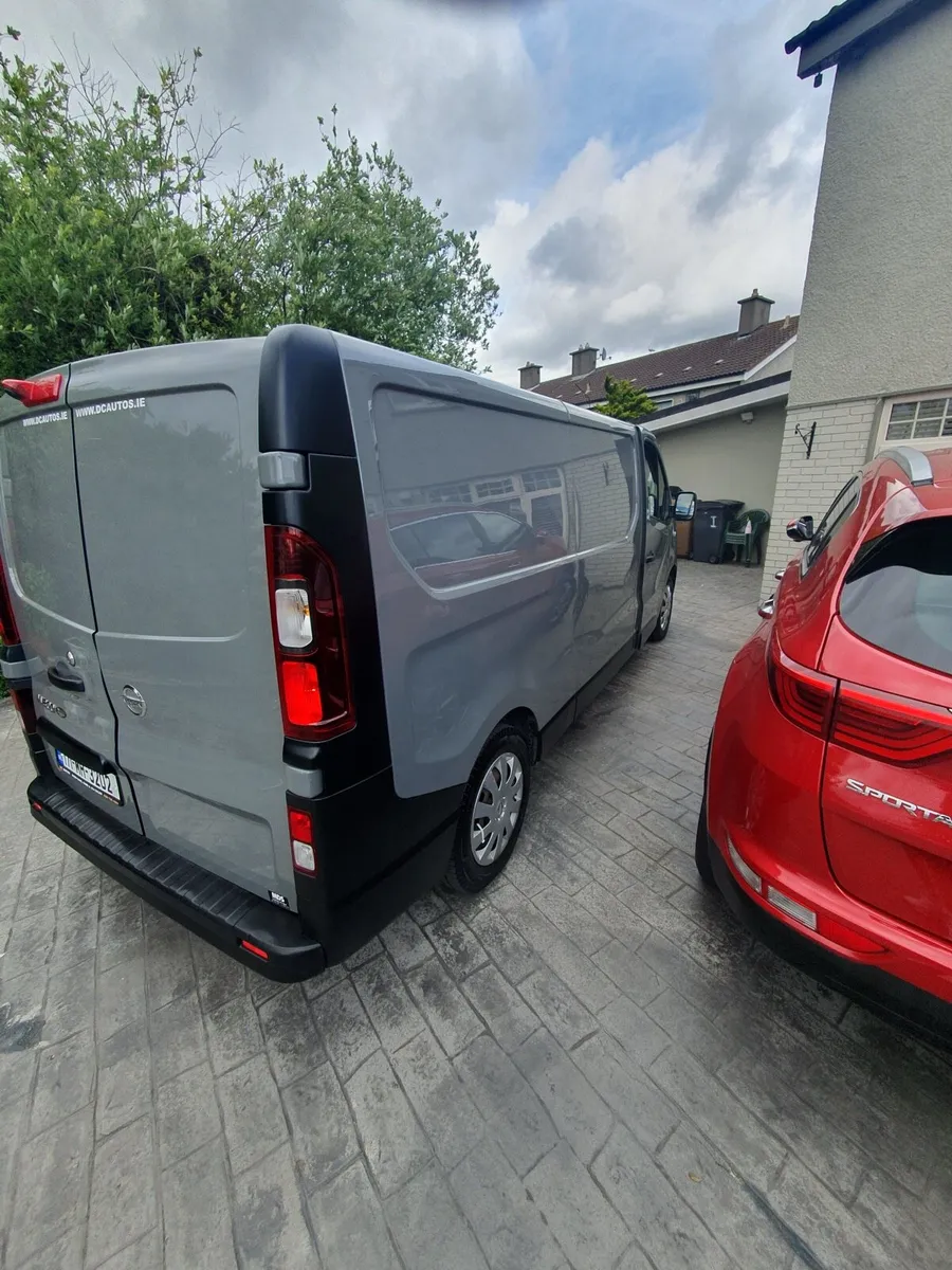 Nissan nv 300 - Image 2