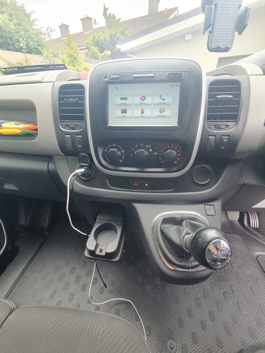 Nissan nv 300 - Image 3