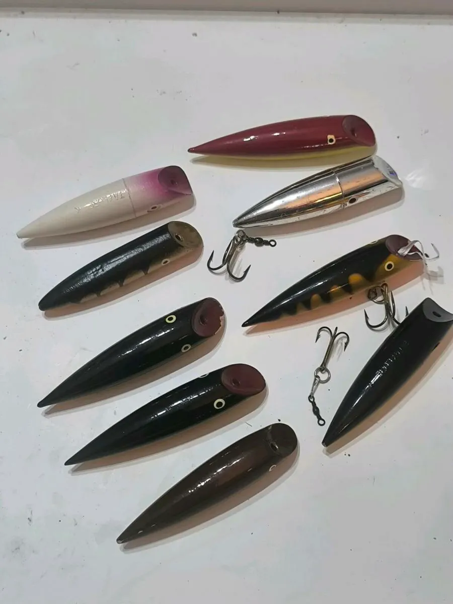 9 Tay lures wood and plastic - Image 1