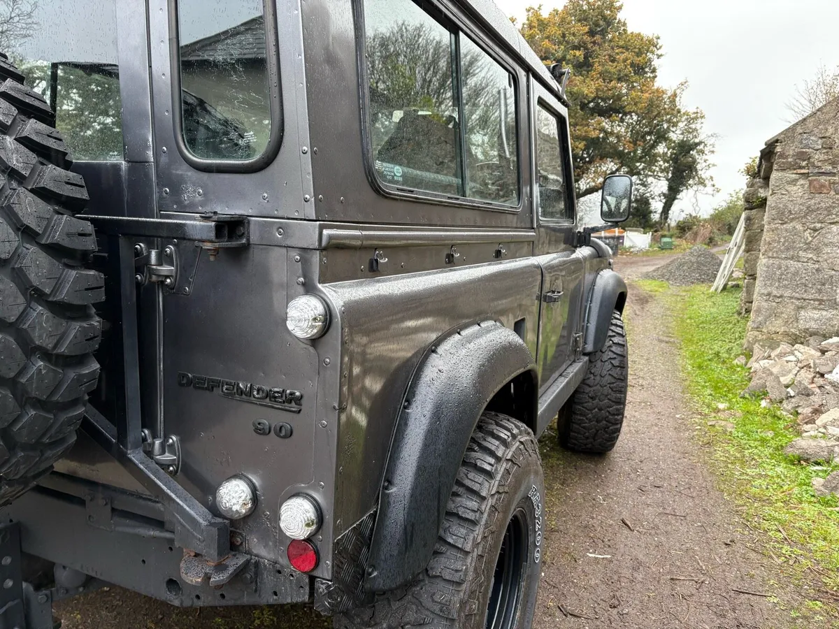 Defender 90 7 seater - Image 2