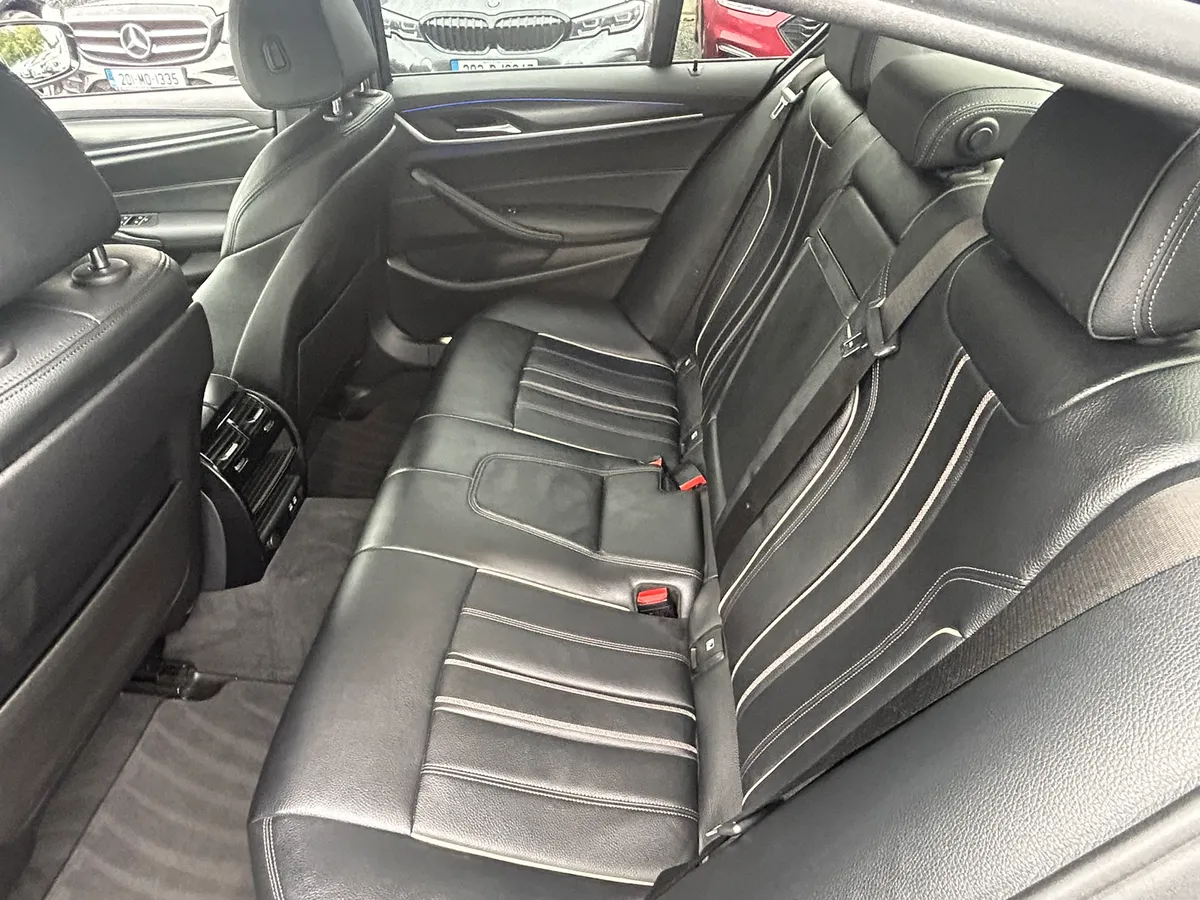 212 BMW 520D M SPORT LCI CARBON BLACK ON BLACK - Image 4
